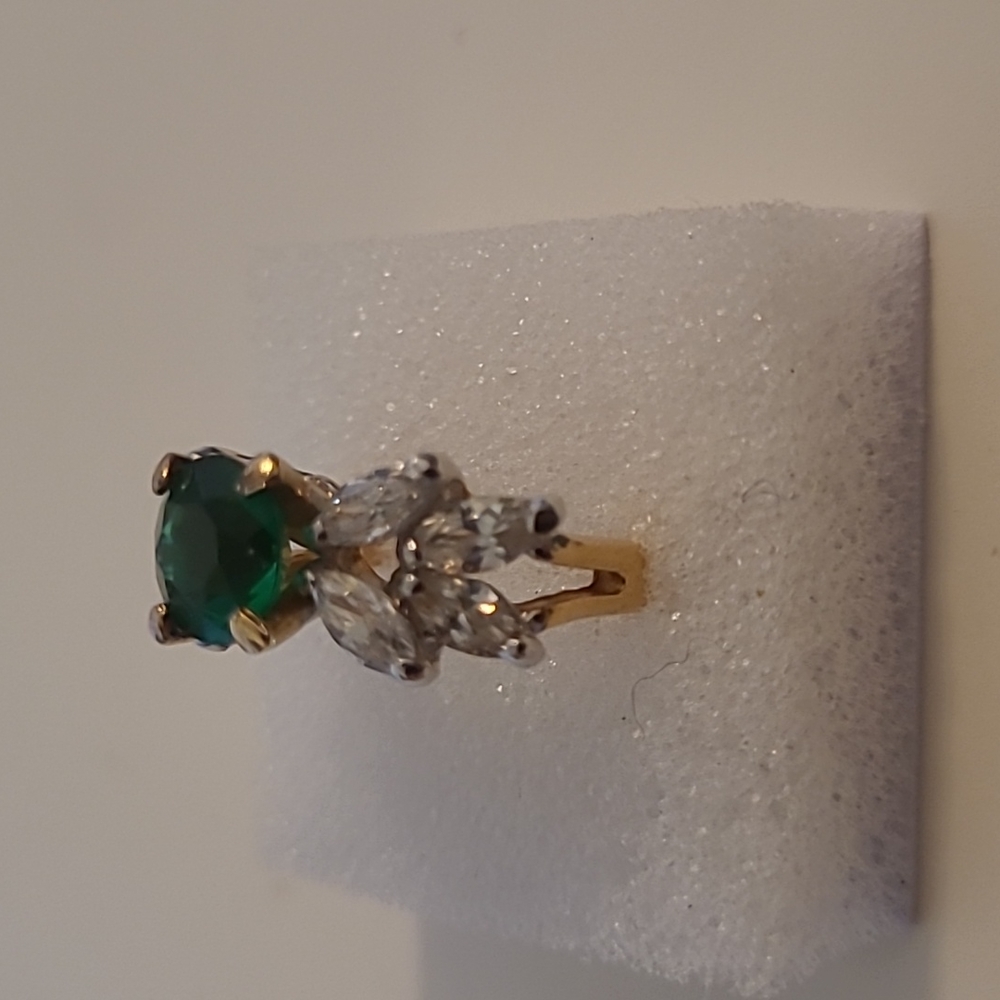 Simulated Emerald Ring - image 7